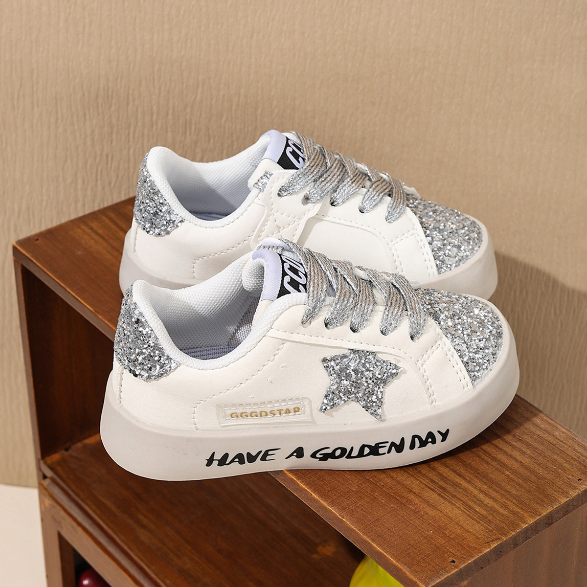 Designer Shoes 2025 Autumn New Style Little Girl Soft-soled Casual Shoes Fashion Sequined star White Sneakers Anti-slip board shoes Free shipping