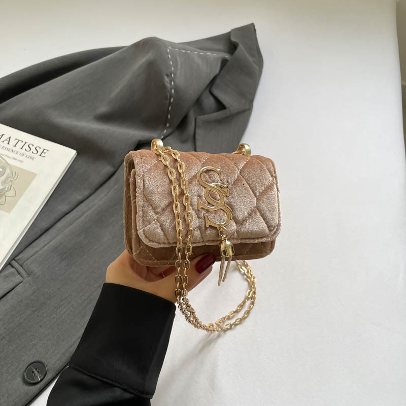 Luxury trendy design small square bag winter new fashion niche design European and American style suede texture women's shoulder bag designer bag