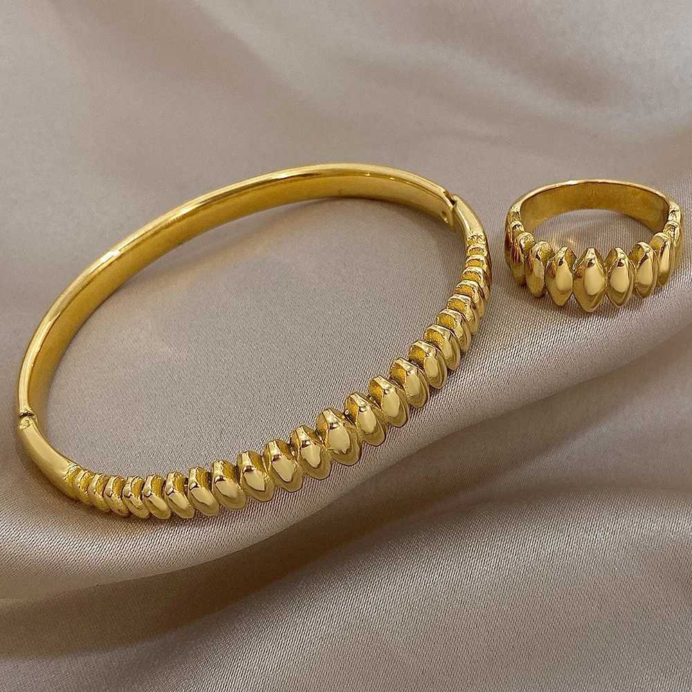 Unique Design Teardrop Beaded Stainss Steel Bracet for Wen Glossy 18K Gold Plated Smooth Bracets Ring Waterproof JewelryW251027
