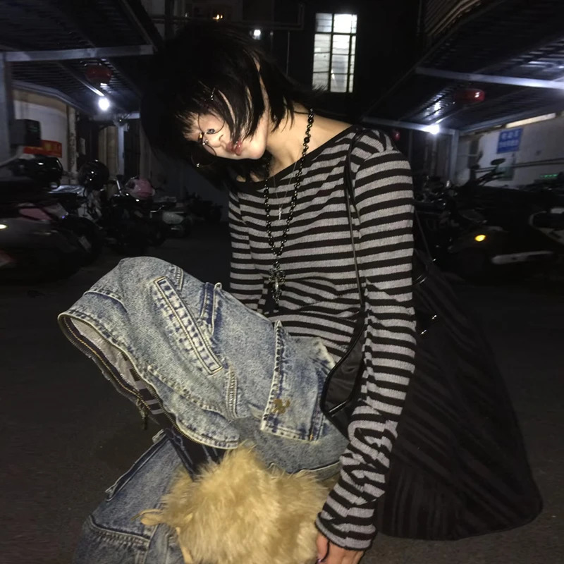 Genayooa Japanese Y2k Tshirt Women Long Sleeve Off Shoulder Striped Crop Tops Y2k Grunge 2000s Aesthetic Streetwear T Shirts 251027