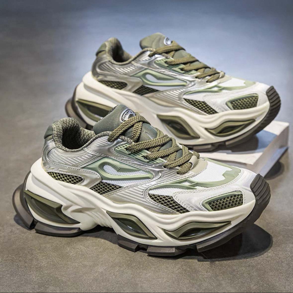 Top designer black and white men's and women's sports shoes, classic panda Raywood blue and cold gray, height-increasing breathable outdoor 