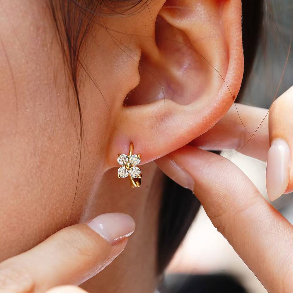 Trendy Moissanite Jewelry Design 18K Gold Plated 925 Sterling Silver Four Clover Leaf Moissanite Hoop Earrings for Women Girls