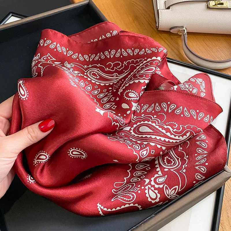Real Silk Scarf Wen Square Neck Tie Wrist Shawls Wraps for Ladies Foard Scarves Pashmina Fa Hijab Bandana bufandaW251027