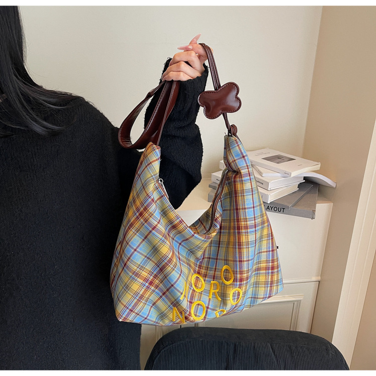 Korean style large capacity lazy style canvas bag winter new letter handbag fashion trend women's shoulder bag luxury designer bag