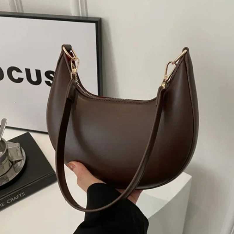 New Fashionable Highend Moonshaped Baseball Bag Showing Luxury Womens Single Shoulder Bag Elegant Lady Handbags and PursesW251028
