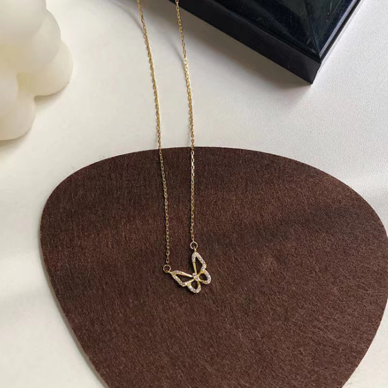 Gold necklace Exquisite niche design hollowed out butterfly necklace light luxury and high-end pendant Designer necklace Valentine's Day gift hea