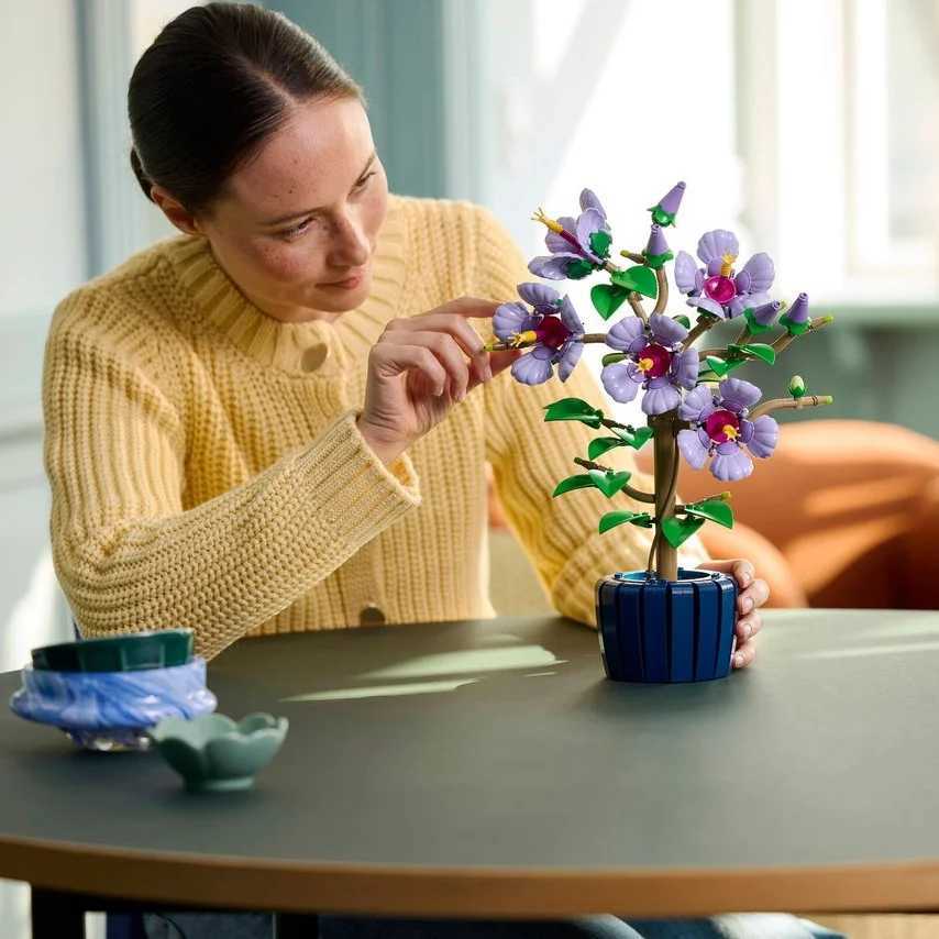 2025 new 660piece plant hibiscus flower assembly kit 5 large flower bouquets with vases Christmas decoration building blocks L251028