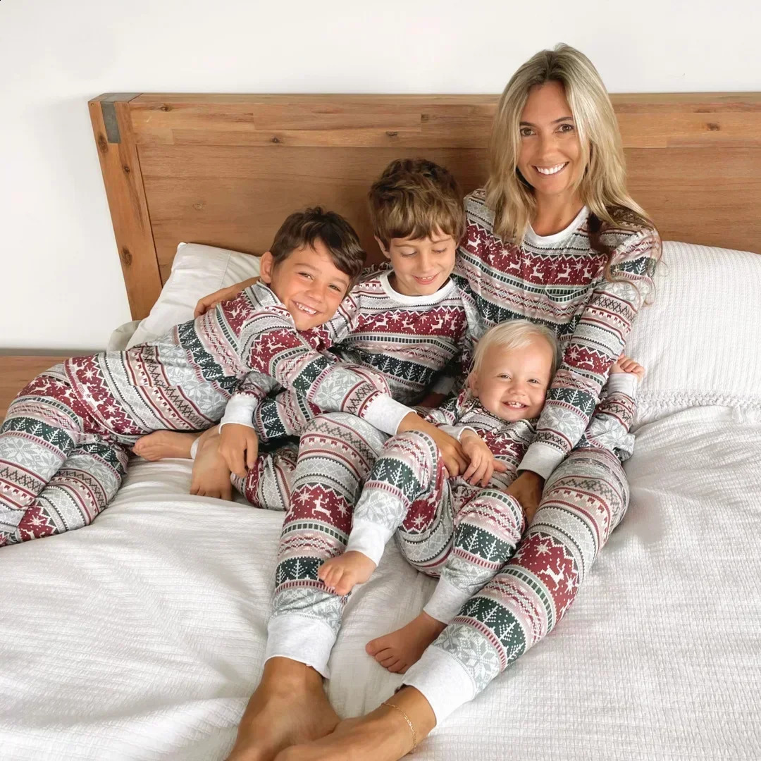 2025 Christmas Matching Family Pajamas Set All Over Print Mother Father Kids Clothes Soft 2 Pieces Suit Sleepwear Xmas Look 251027