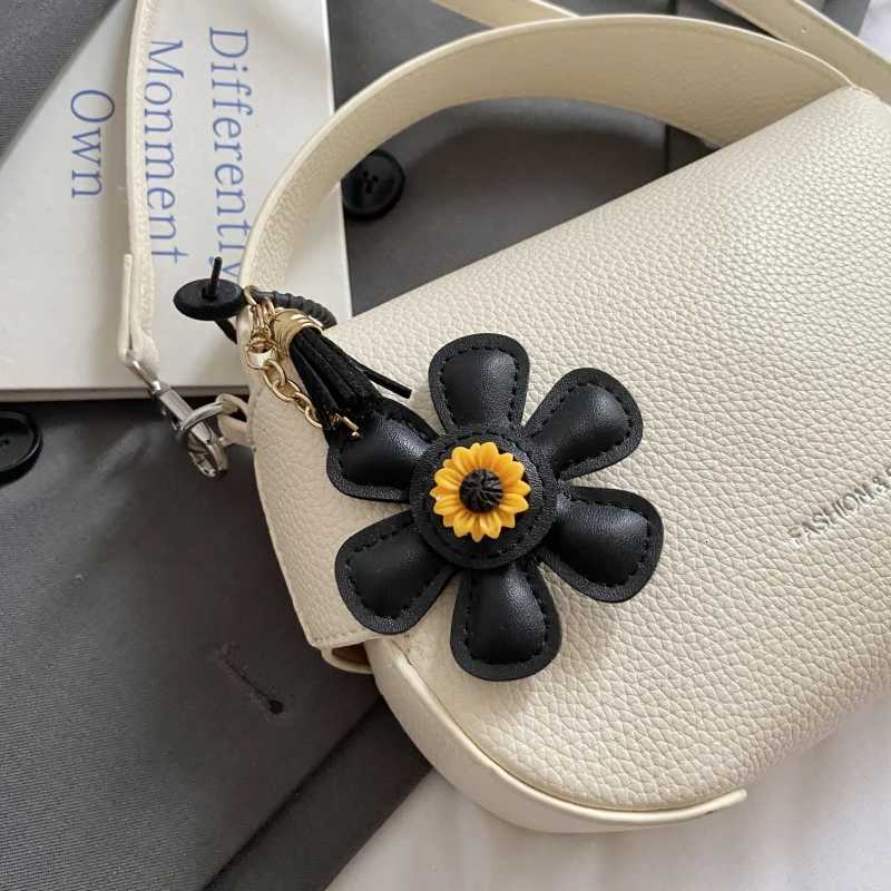Quality Box Shaped Crossbody Bags For Women Lychee Pattern Shoulder Bag With Flower Pendant Luxury Designer Purses And HandbagsT251028