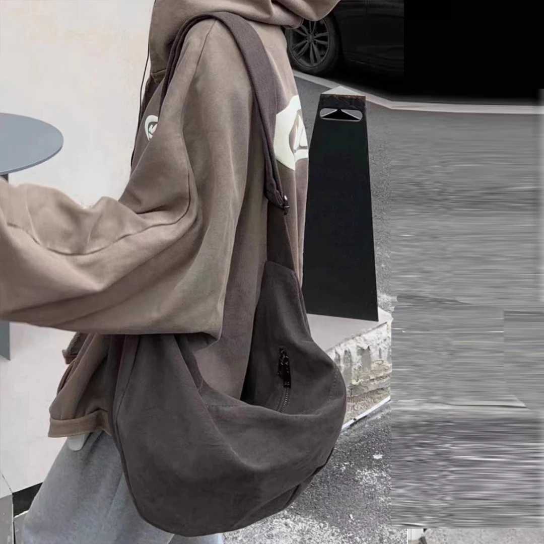 Vintage 2025 new canvas dumpling bag for women large slung single shoulder bag wide shoulder band for couples dormitory lazy bagW251028