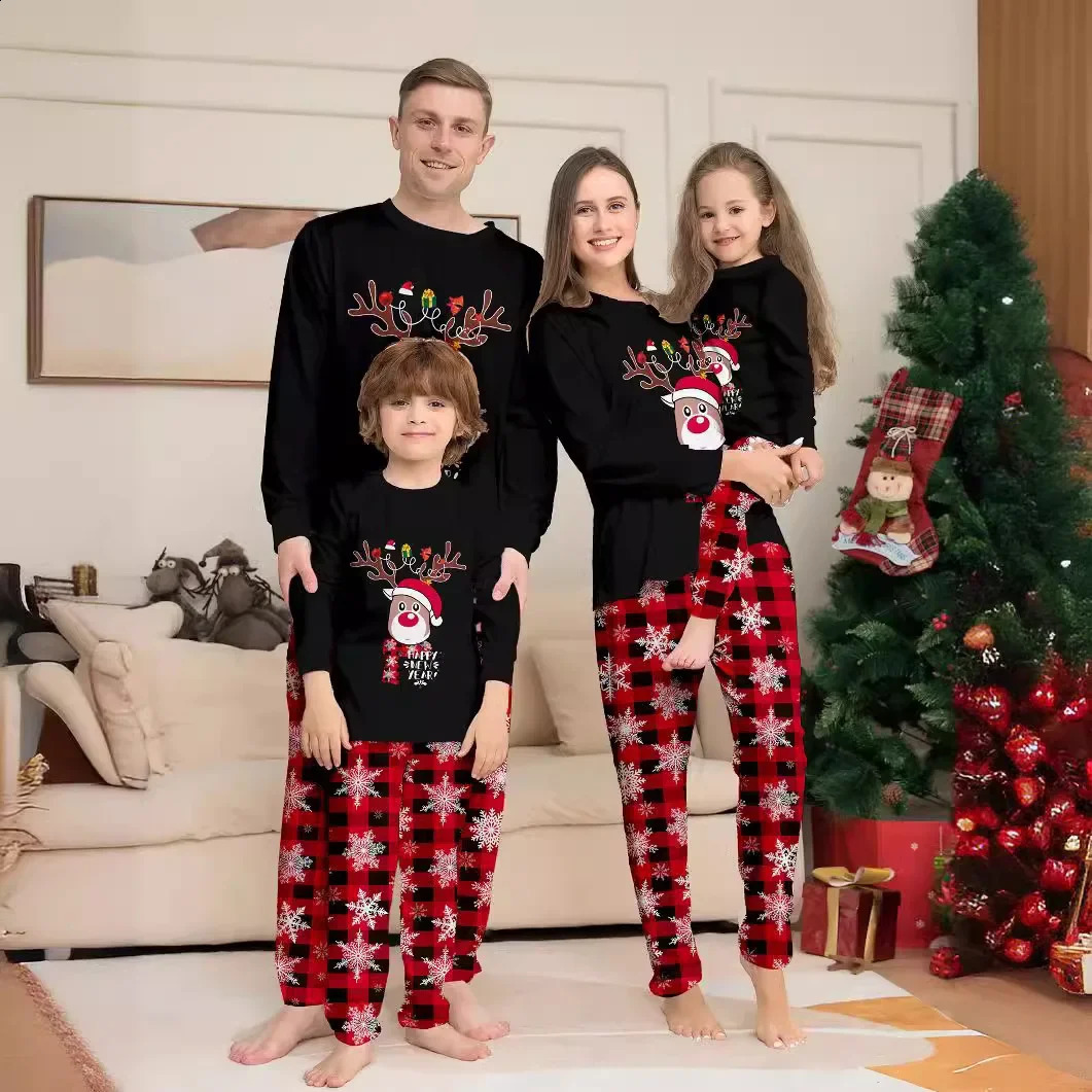 Merry Christmas Print Family Matching Outfits Cartoon Pajamas Set Parentchild Clothing Soft Loose Sleepwear Xmas Look Pijamas 251027
