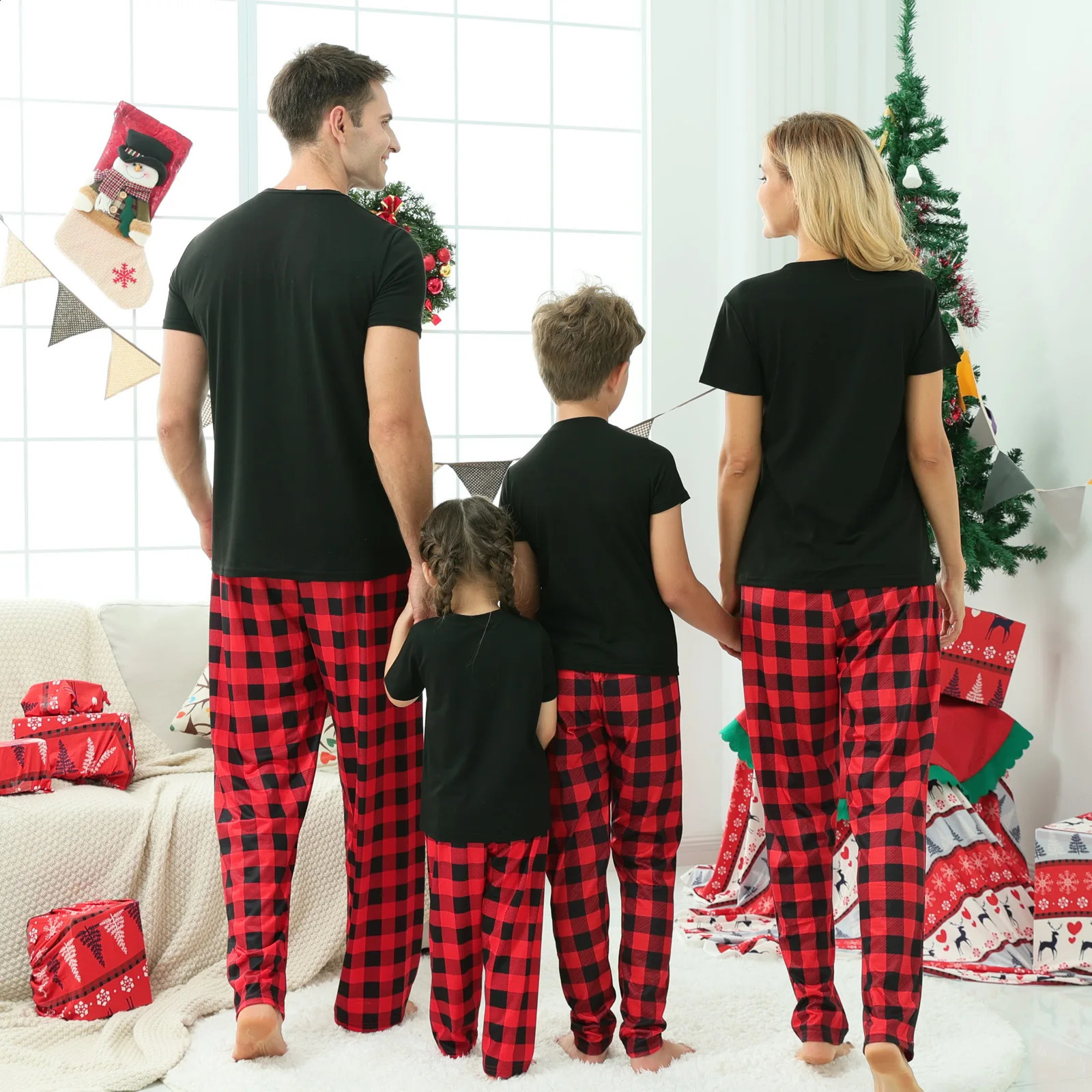 Xmas Family Look Short Sleeve Christmas Matching Outfits Santa Tree Print Sleepwear Adults Kids Cute Pajamas Set Baby Romper 251027