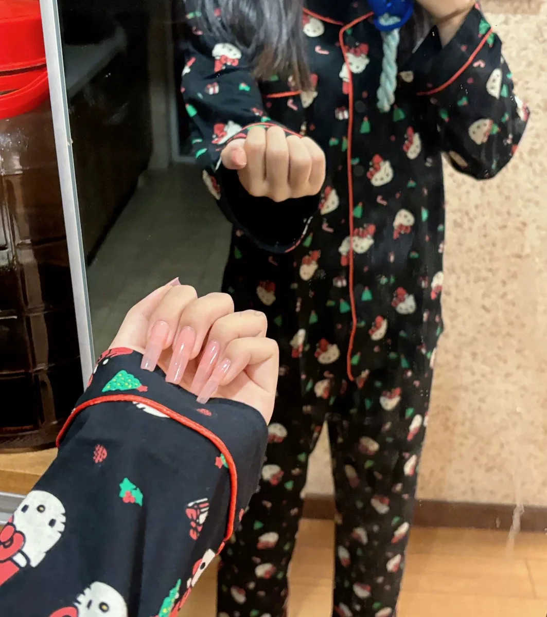 Sanrio 2PcsSet Christmas Hello Kitty Pajama Set Anime Cute Womans Home Wear Cartoon Casual Pajamas Couple Sleep Clothing Loungewear L251028