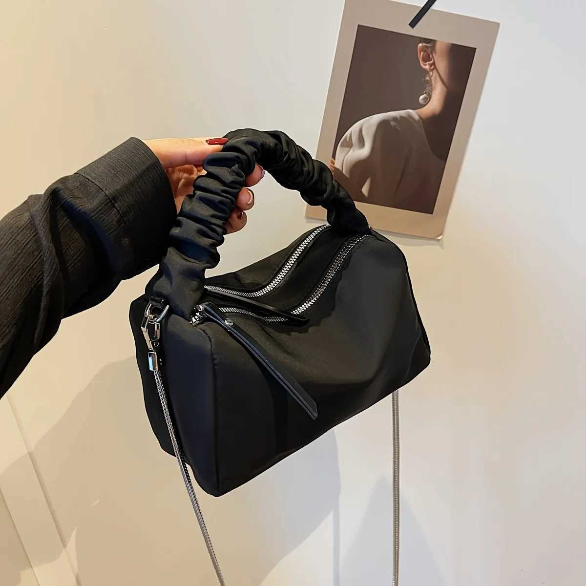 Simple Womens Crossbody Bags Boston Nylon Handbags Zipper Chain Dinner Bag Shoulder Bag Daily CommutingT251028