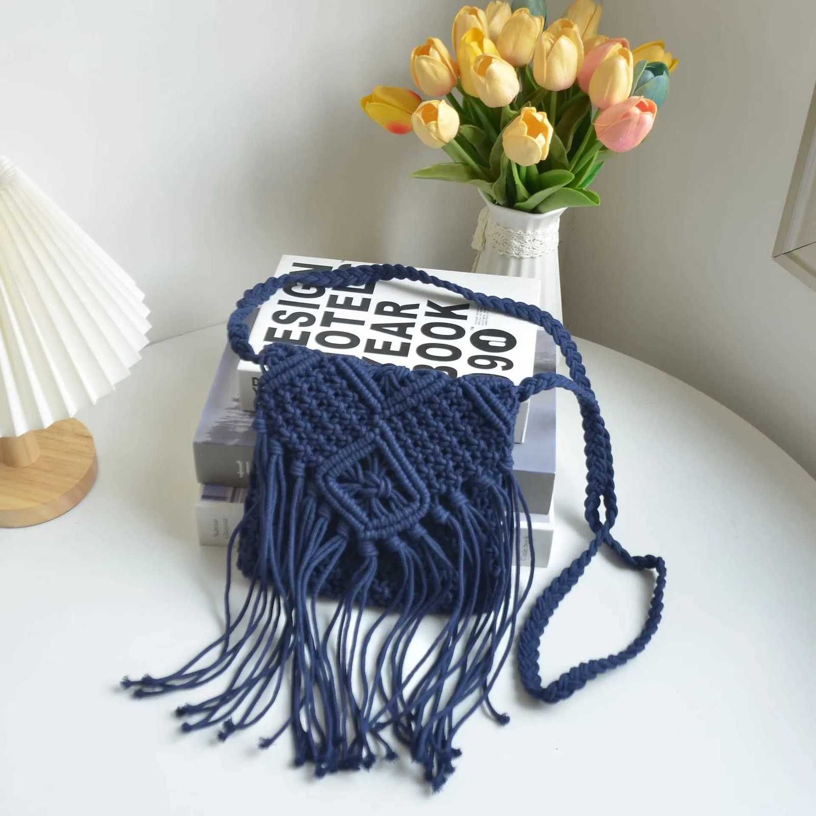 New Straw Bag Bohemian Tassel Beach Bag Women Crochet Fringed Crossbody Ultralight Shoulder Bag Small Bolsos FemininaW251028