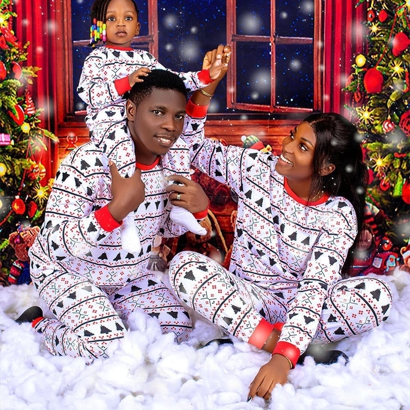 2025 Winter Allover Print Family Christmas Pyjamas Mom Dad Kids Matching Outfit Soft Loose 2Pcs Suit Sleepwear Xmas Look Pyjamas 251027
