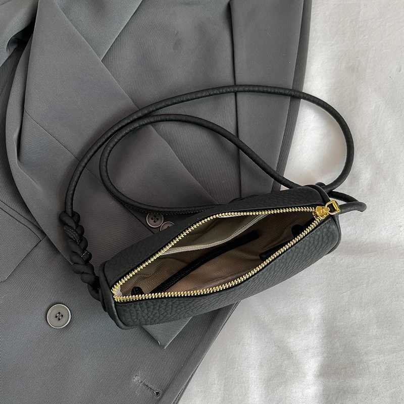 1 Piece of Solid Color Shoulder Bag for Women Versatile Crossbody Bag Fashionable Retro Saddle BagT251028