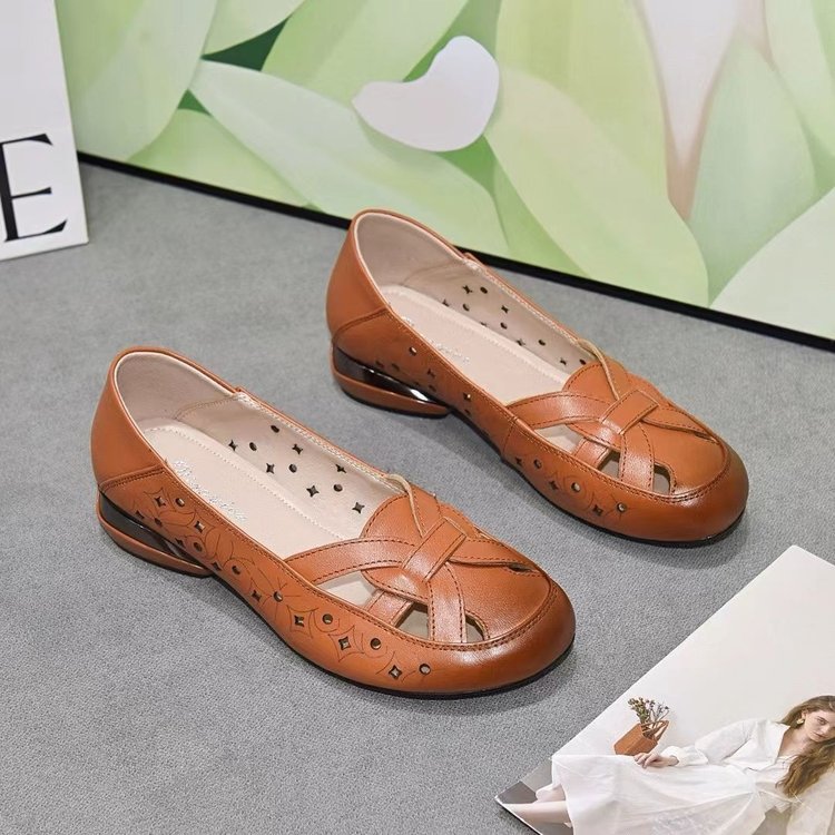Women's shoes spring and summer flat middle-aged and elderly women's shoes hollow leather shoes with low heels