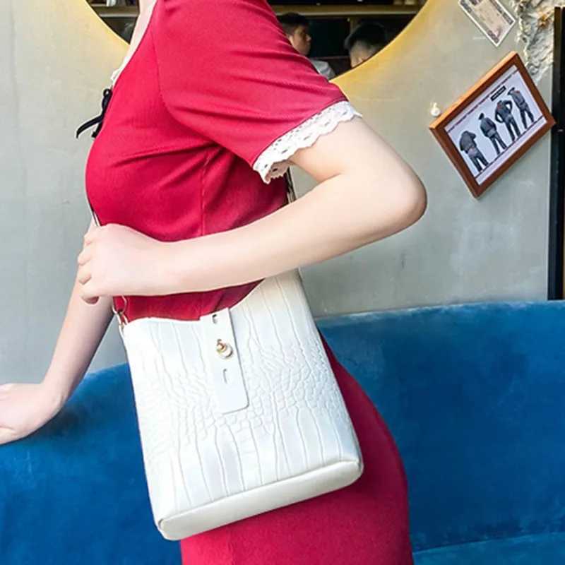 New Fashion Crocodile Crossbody Bag Printed Ribbon Shoulder Strap Bucket Bag High Capacity Womens BagW251028