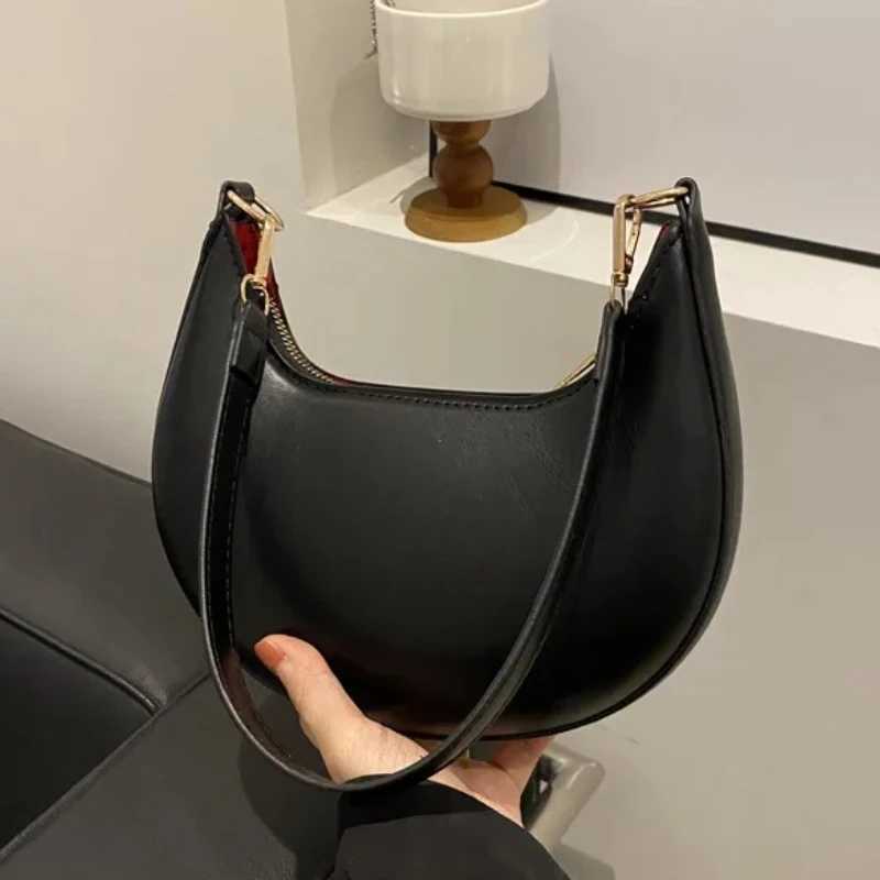 New Fashionable Highend Moonshaped Baseball Bag Showing Luxury Womens Single Shoulder Bag Elegant Lady Handbags and PursesW251028