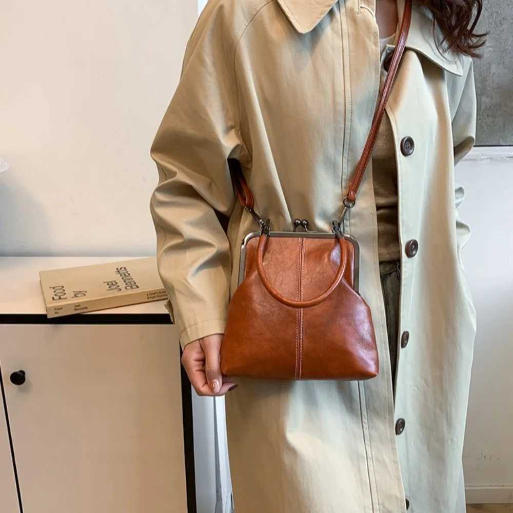 Elegant Kiss Lock Shoulder Bag Large Capacity PU Leather Chinese Style Crossbody Bag Solid Color Retro Vintage Womens HandbagT251028