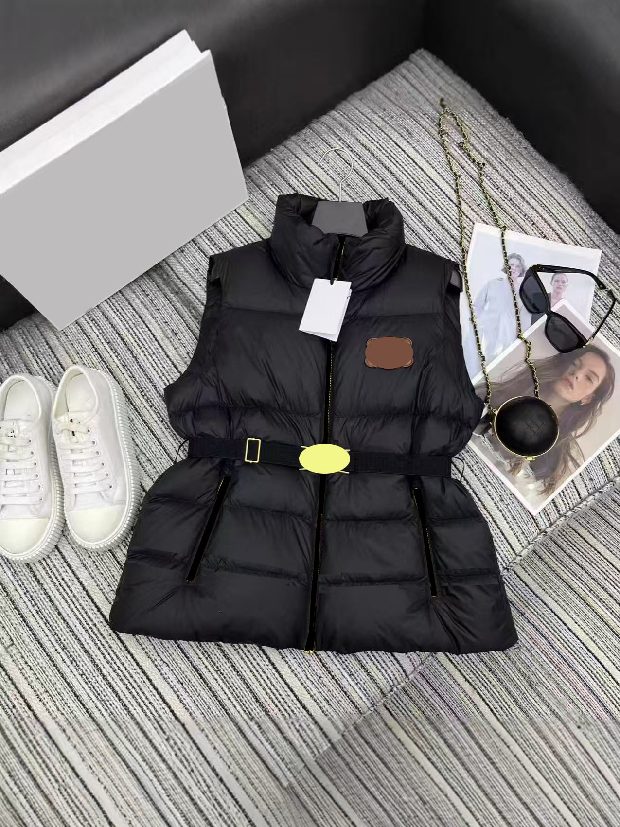 Womens Vests Downs Jacket Long Style Designer Parkas Coats Puffer Jackets Budge Bomber Wind Coat Belt Slim Outwears Windbreaker S-2XL