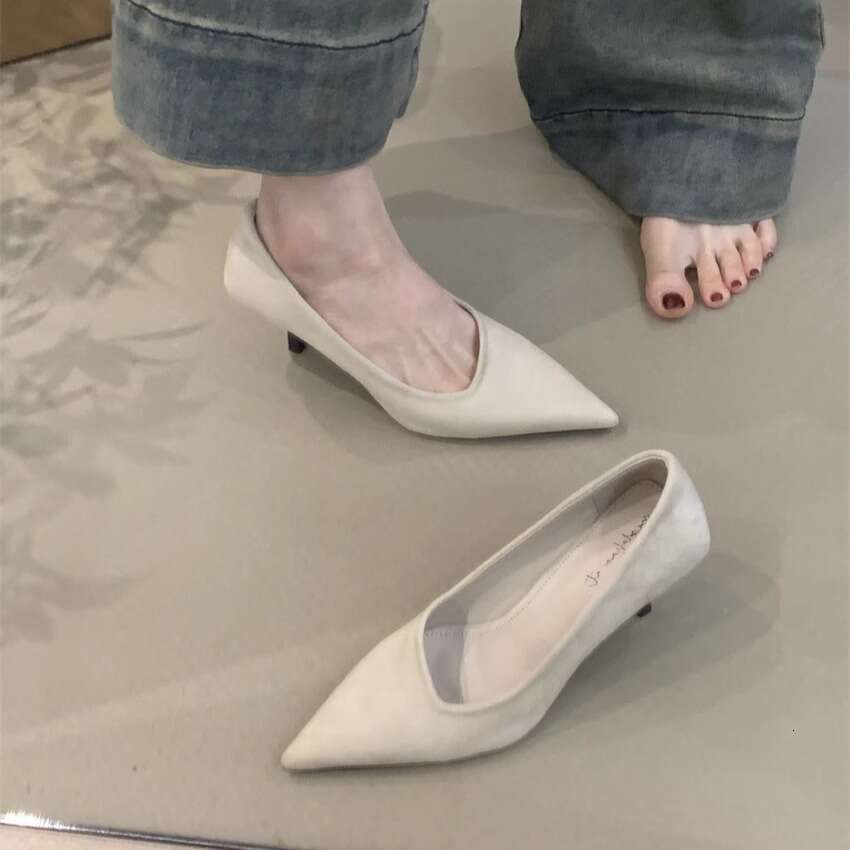 French Style Niche High Heels for Women 2025 New Elegant Socialite Pointed Toe Shallow Mouth Designer Shoe Stiletto Commuter Shoes