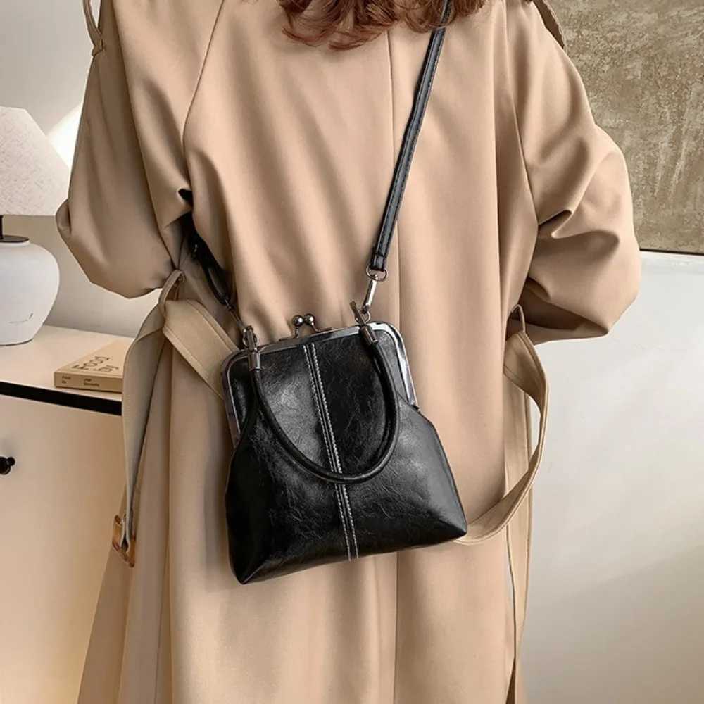 Elegant Kiss Lock Shoulder Bag Large Capacity PU Leather Chinese Style Crossbody Bag Solid Color Retro Vintage Womens HandbagT251028