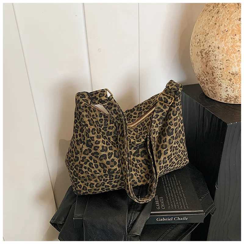 Fashion Casual Soft Textile Womens Shoulder Bag Large Capacity Leopard Print Female Retro Crossbody Bag For Commute OutingsW251028