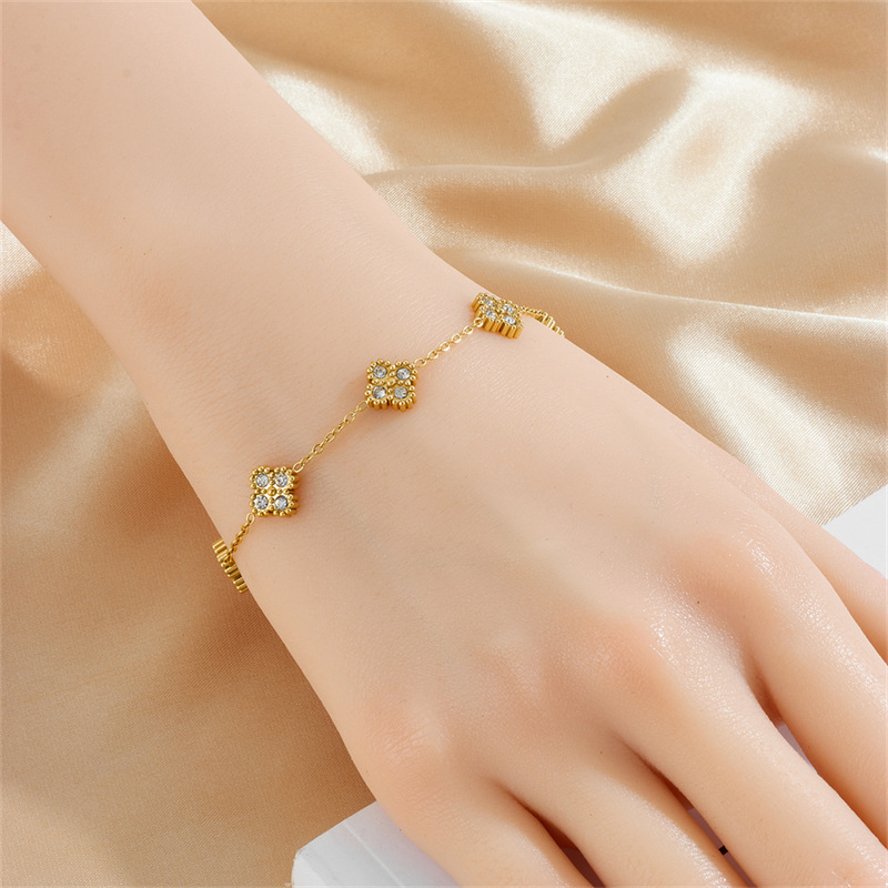 Gold Tone Fashion Retro Moissanite Chain Designer Bracelet For Women Four Leaf Clover Bracelet Luxury Jewelry No Fade Necklace Earrings Bracelet Ring 
