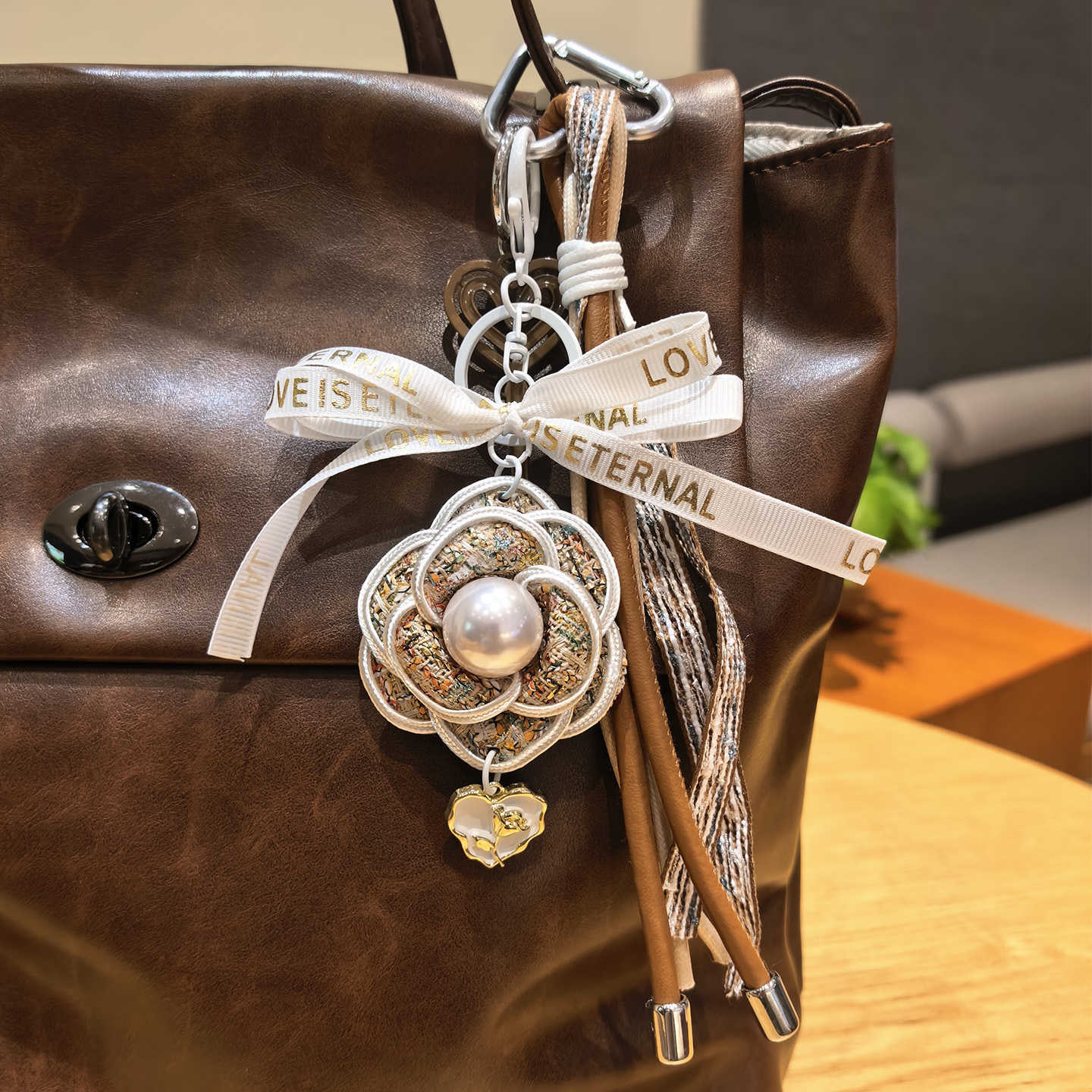 Style Pearl Camellia Car Keychain Womens Bag Pendant Keychain Creative AccESSory J251118