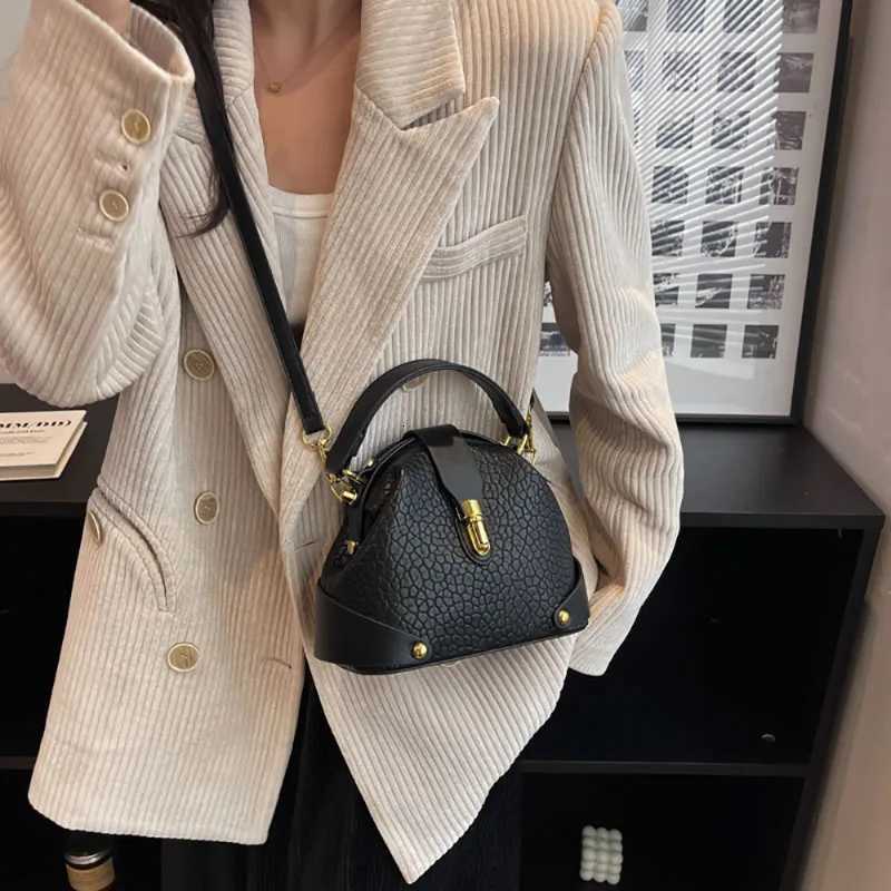 Color Contrast Handbag Women Autumn Winter New Fashion Texture Single Shoulder Crossbody Bag Simple Niche Design Sense PackT251028