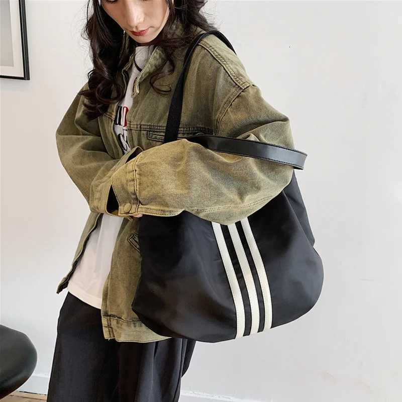 New Large Capacity Striped Single Shoulder Tote Bag Versatile Casual Office Commuter HandbagW251028