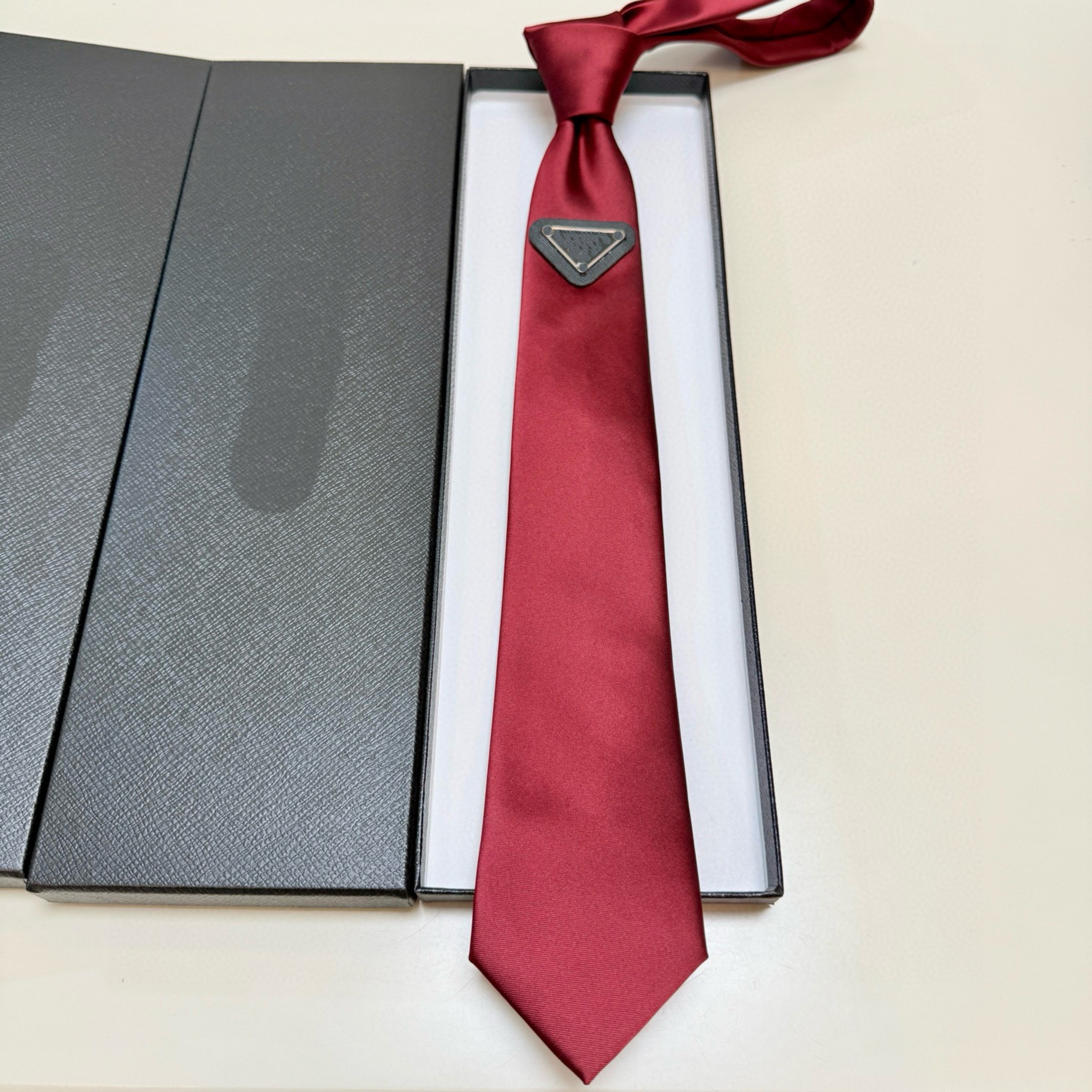 2025 New Business Men's Office Formal Tie Luxury Wedding Groom Tie 100% Designer Silk Jacquard Classic Handmade Pattern Tie Retro Party Casual Silk Tie Letter F Tie 337