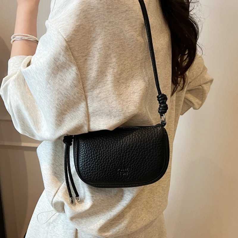 Ladies Crossbody Bag Is Fashionable Versatile Solid Color Exquisite Design Daily Commuting Casual Shoulder Bag HandbagW251028