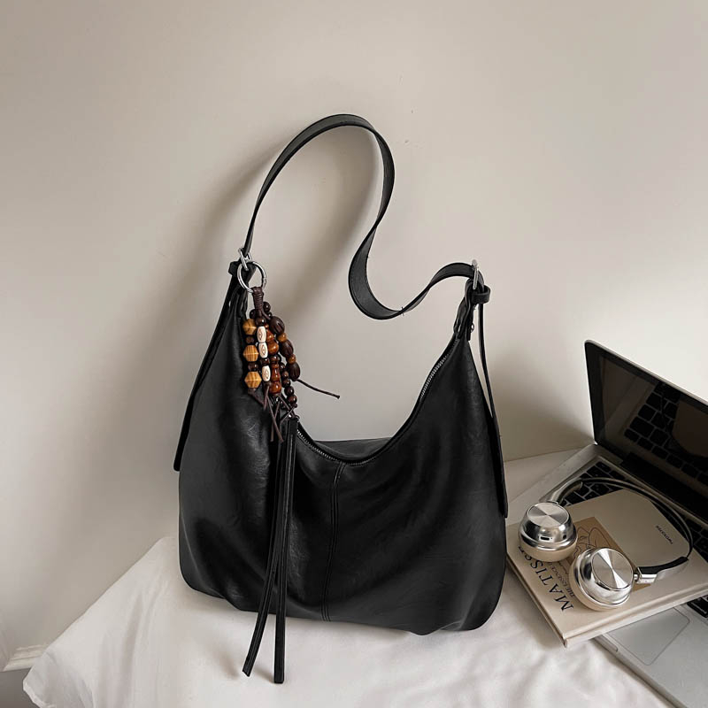 Spring women's simple and fashionable large capacity synthetic leather handbag, new fashionable college student daily commuting lightweight shoul