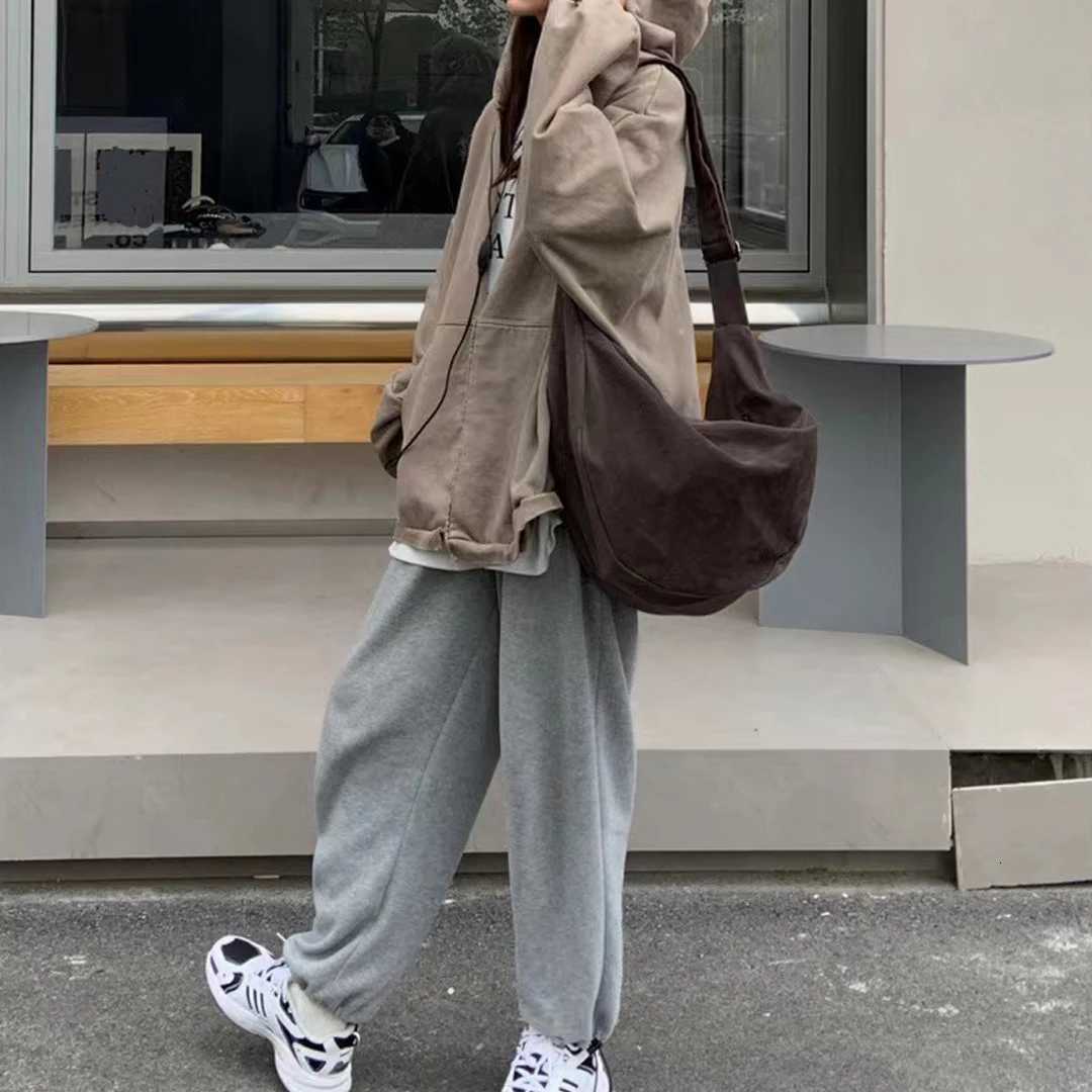 Vintage 2025 new canvas dumpling bag for women large slung single shoulder bag wide shoulder band for couples dormitory lazy bagW251028