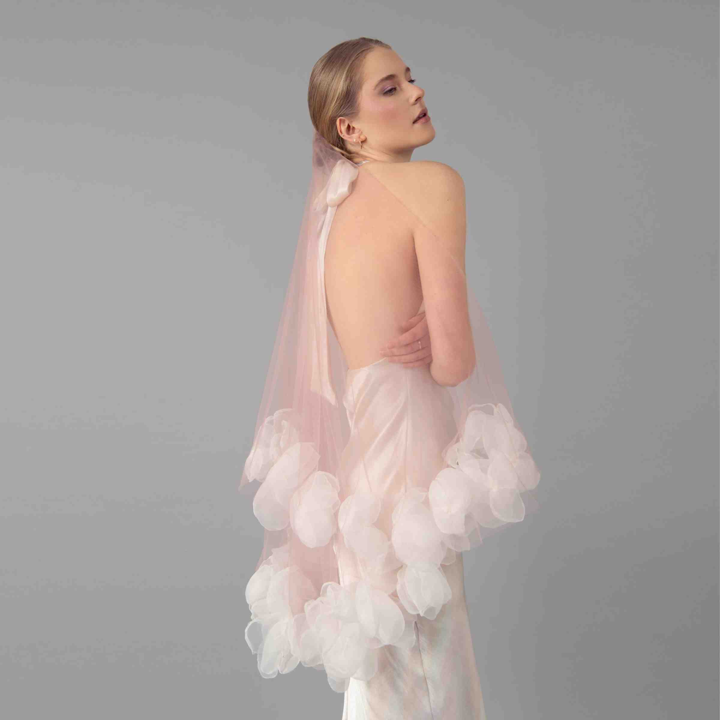 Elegant Wedding Veil Two Layer Lace Handmade 3D Flower Elbow Length Bridal Veil Soft Tulle Brides Wedding Accessories