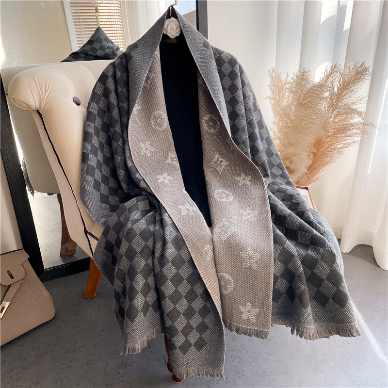 Free shipping Designer Scarves 2025 Autumn Winter New Fashionable Versatile Checkered Scarf for Women Warm Thick Shawl