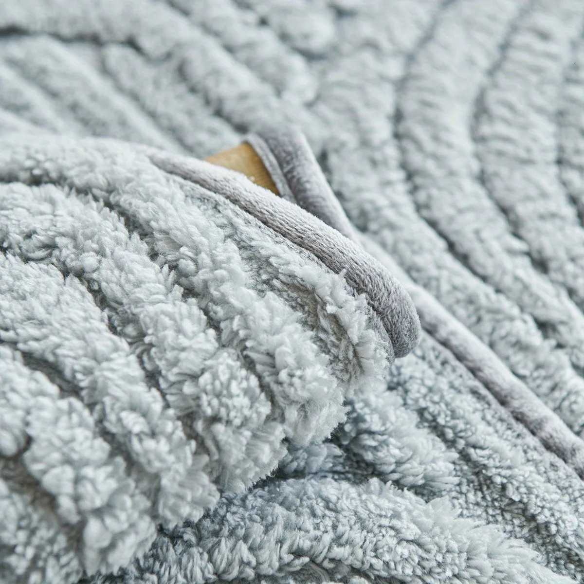 2pcs Geometric Jacquard Thicken Tuffed Fleece AntiSlip Sofa Towel Sofa Cushion Cover for Living Room Lounge Sofa C251028