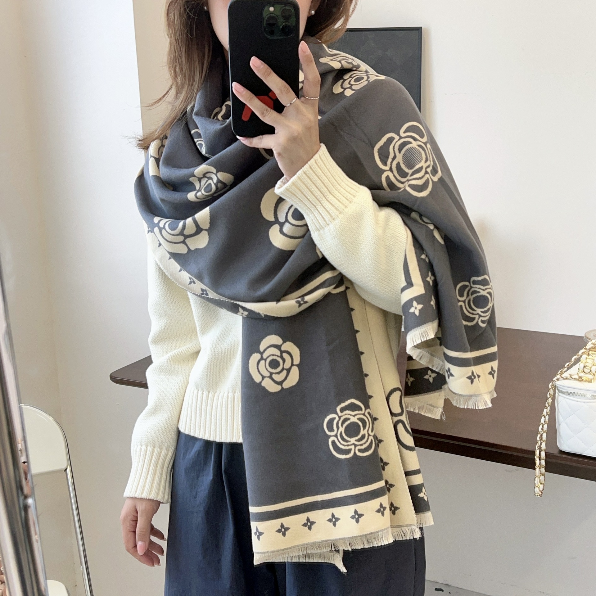 Charm Flower Pattern Design 185*65cm Versatile Scarf That Can Be Draped Over Shoulders Fashionable Gift Scarf For Autumn And Winter Essential Scarf Fo