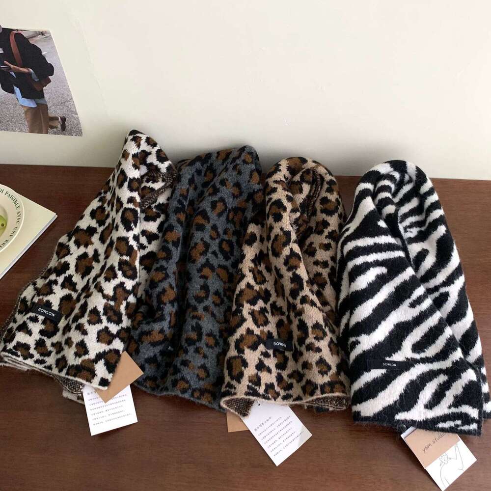 2024SS Leopard Print Knitted Scarf Fashionable Autumn Winter Warm Neck Warmer with Wool for Women Melad Brown
