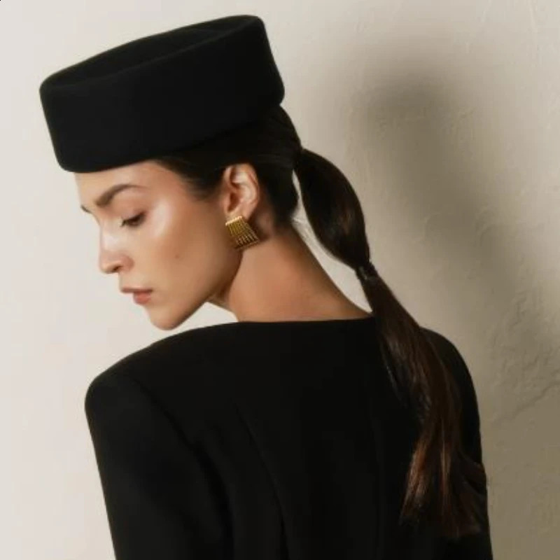 Women Wool Felt Berets Hat Vintage Hard Top Concave Top Fedoras Hats Wedding Fascinator Hats Wedding Cocktail Party Pillbox Cap 251027
