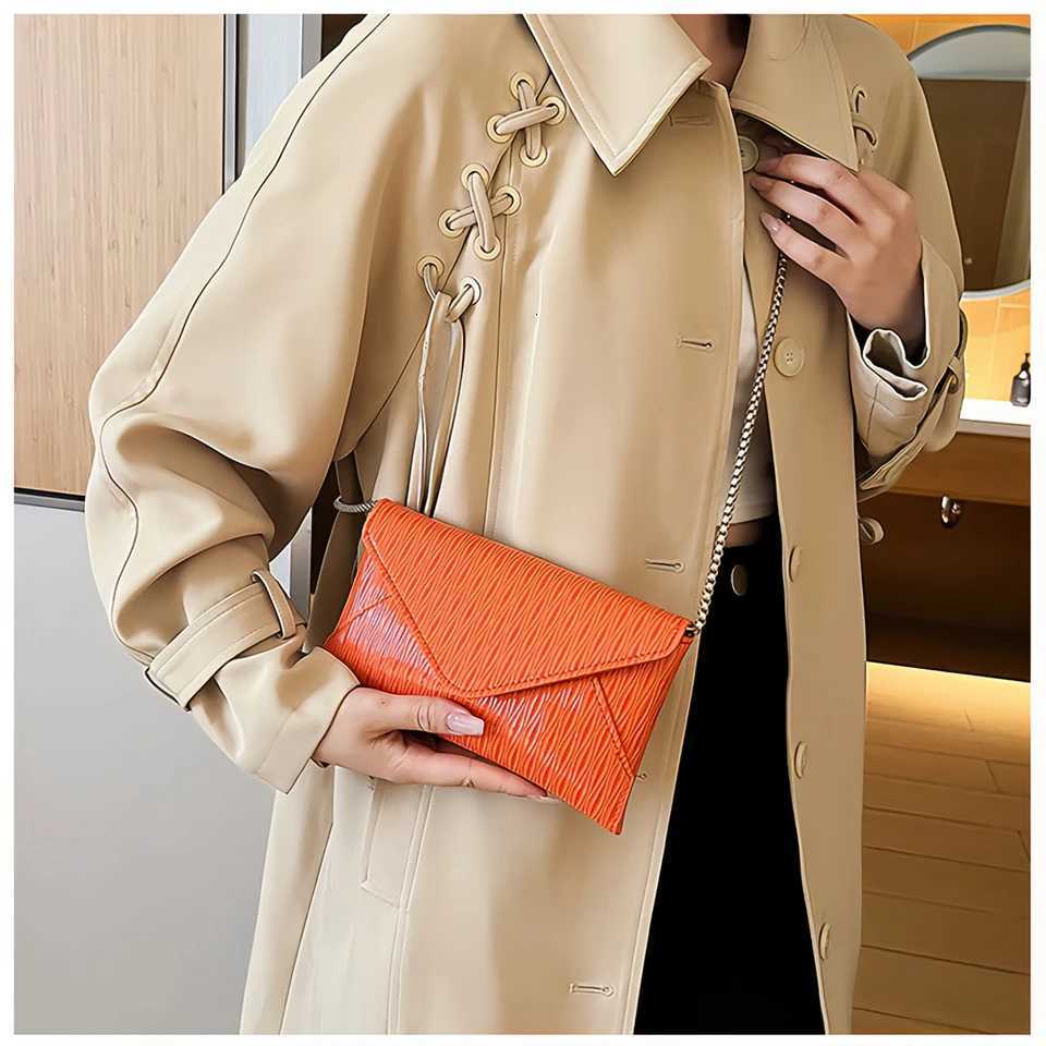 Womens Mini Chain Crossbody Bag Multipurpose shouldercrossbody bag premium texture envelope bagtan H251027