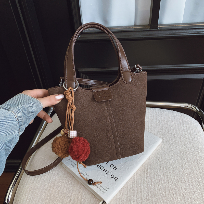 Spring Women's New Simple and Fashionable Large Capacity Synthetic Leather Handbag Fashionable College Student Daily Commuter Lightweight Crossbo