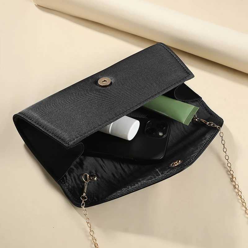 Fashion Personality Chain Shoulder Bag Womens Clutch Bag Niche Design French Dinner Bag Storage Accessory H251027