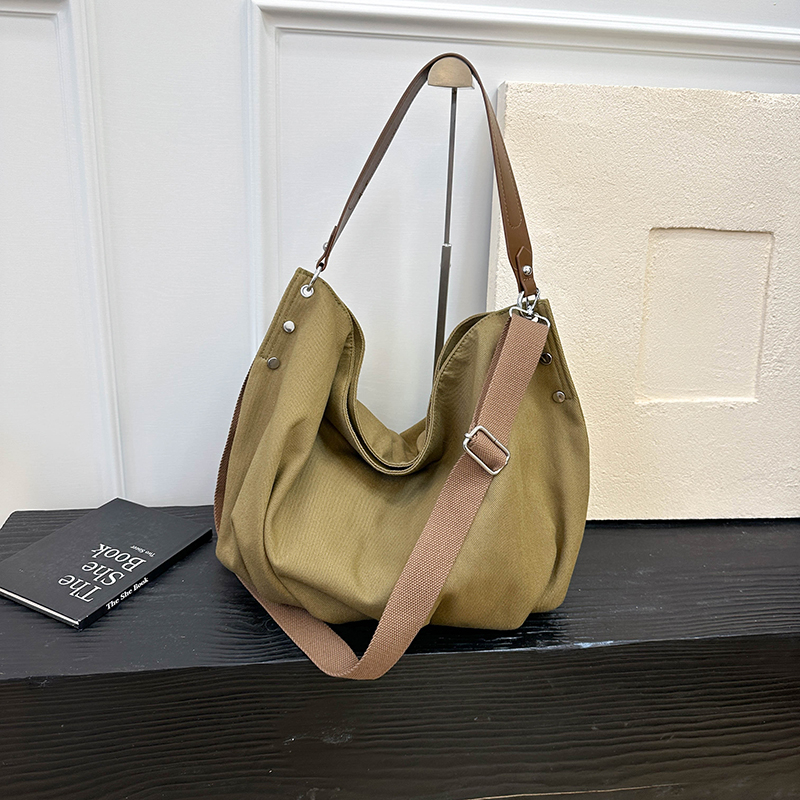 Autumn women's simple and fashionable large capacity synthetic leather handbag, new fashionable college student daily commuting lightweight shoul