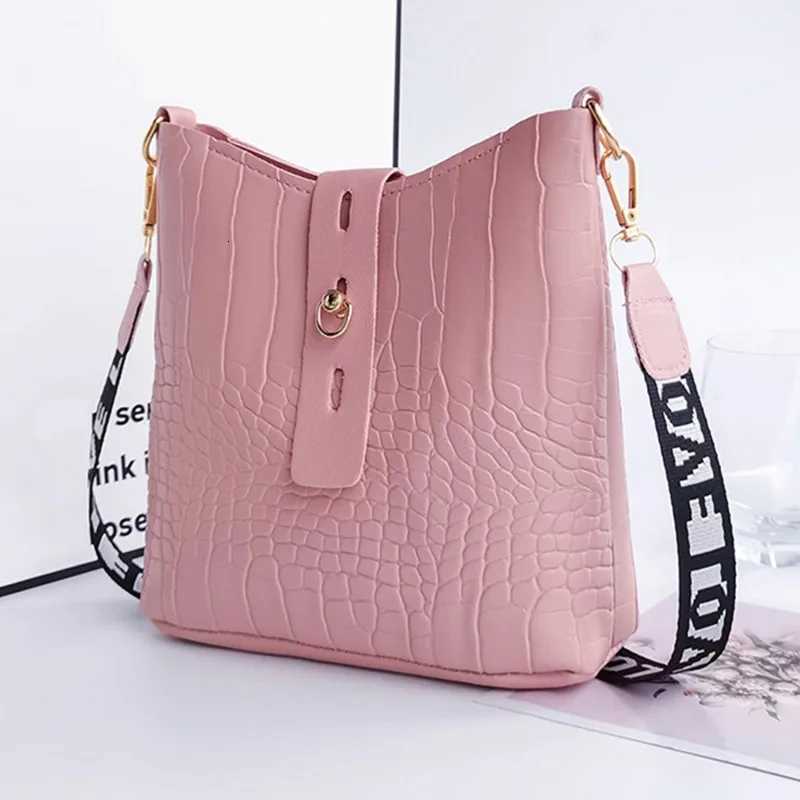 New Fashion Crocodile Crossbody Bag Printed Ribbon Shoulder Strap Bucket Bag High Capacity Womens BagW251028