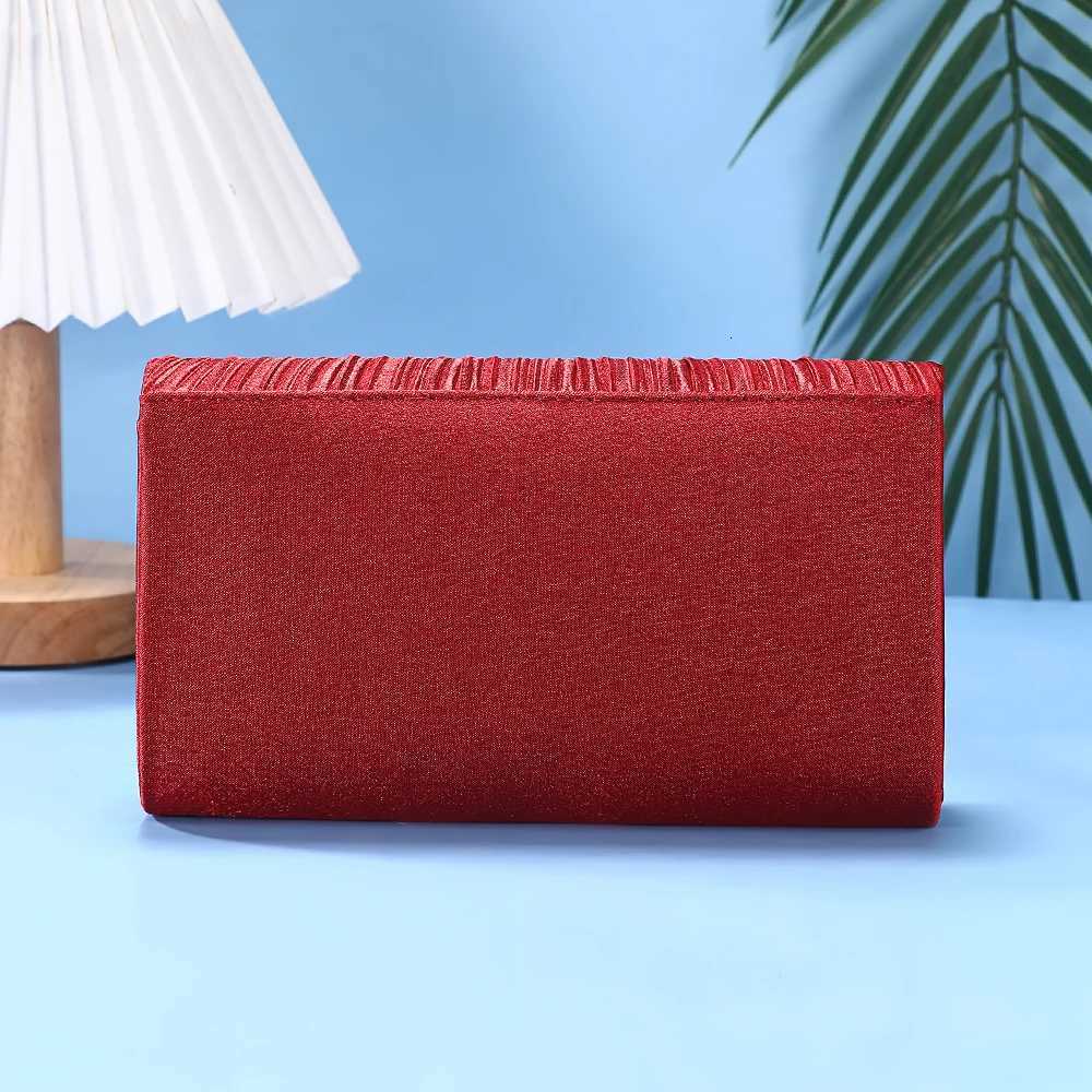 The new solid color dinner bag shell wrinkle cover hand bag is suitable for party banquet with dress bag detachable metal chain H251027