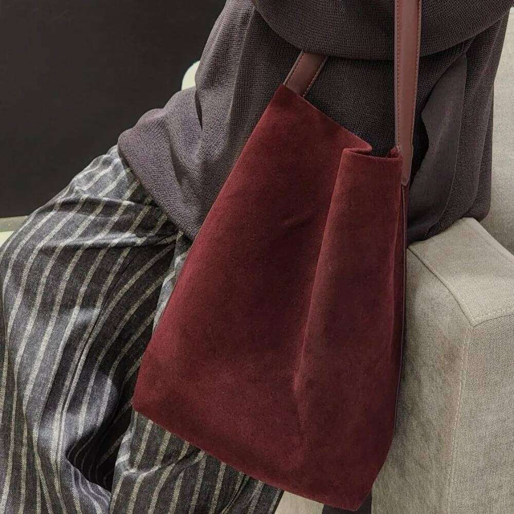 Designer Bags Tote Bucket 2025 Autumn And Winter Maillard Suede Casual Solid Color Large Capacity Flip Fur Shoulder Bag Versatile Hot Selling